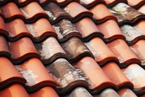 old red roof tiles background of old roof