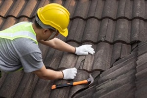 Northern VA roof contractor replaces tile of the old roof