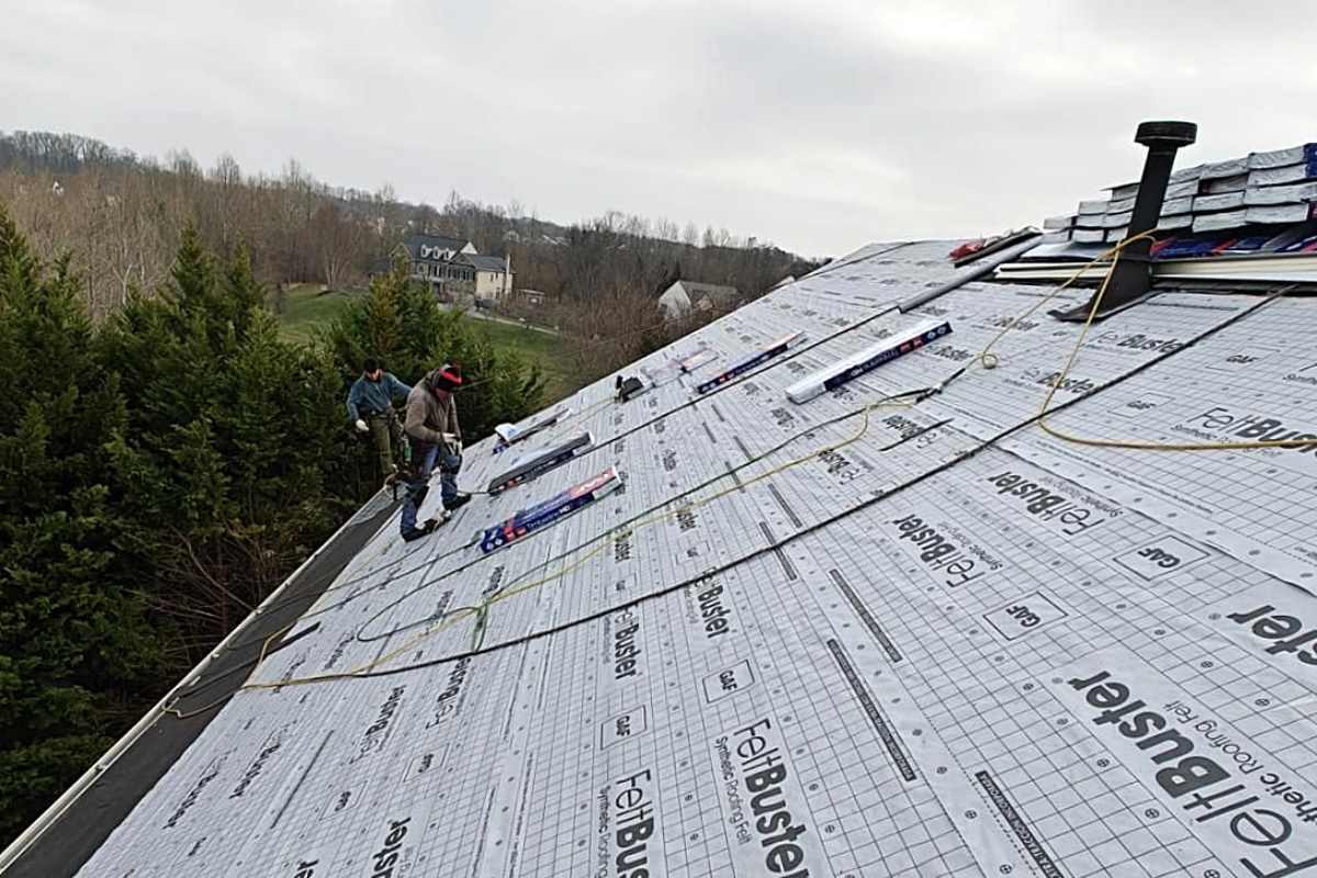 Annapolis MD roofing contractors on roof